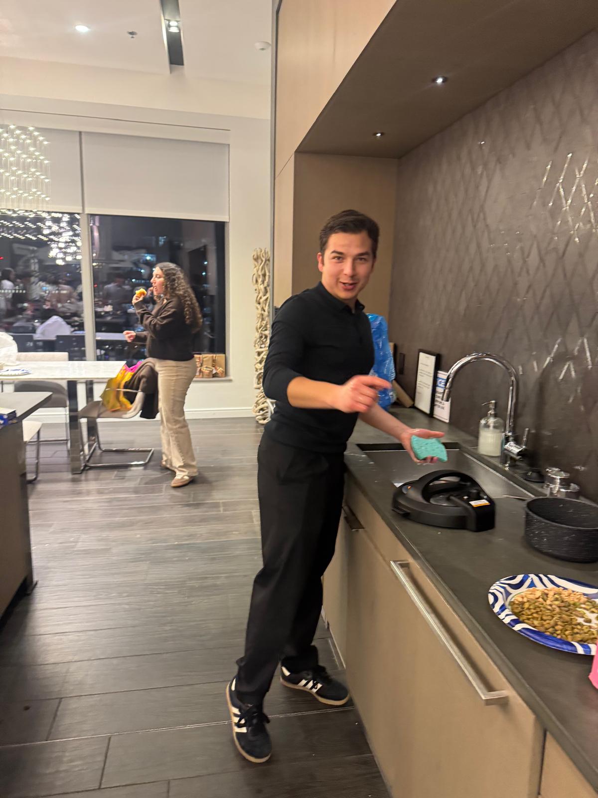 Limpiando la cocina